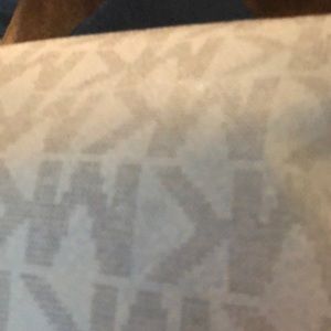 Meet your Posher, Bibi